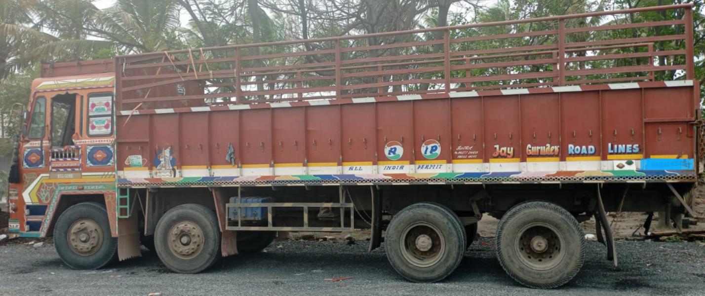 Ashok Leyland 3118 image 2